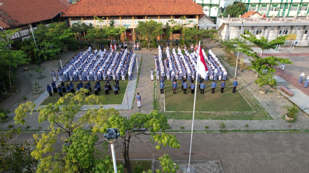 Kegiatan Upacara SMA Negeri 2 Pekalongan